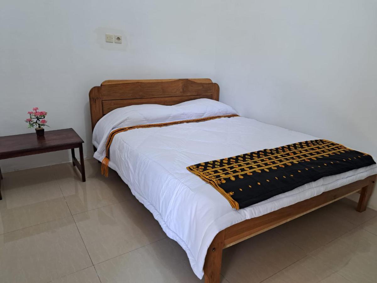 Riung Tiga Empat Tujuh Guesthouse Bagian luar foto