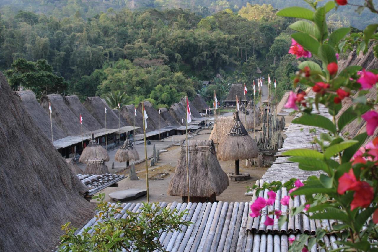 Riung Tiga Empat Tujuh Guesthouse Bagian luar foto