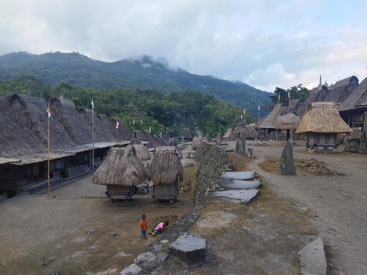 Riung Tiga Empat Tujuh Guesthouse Bagian luar foto