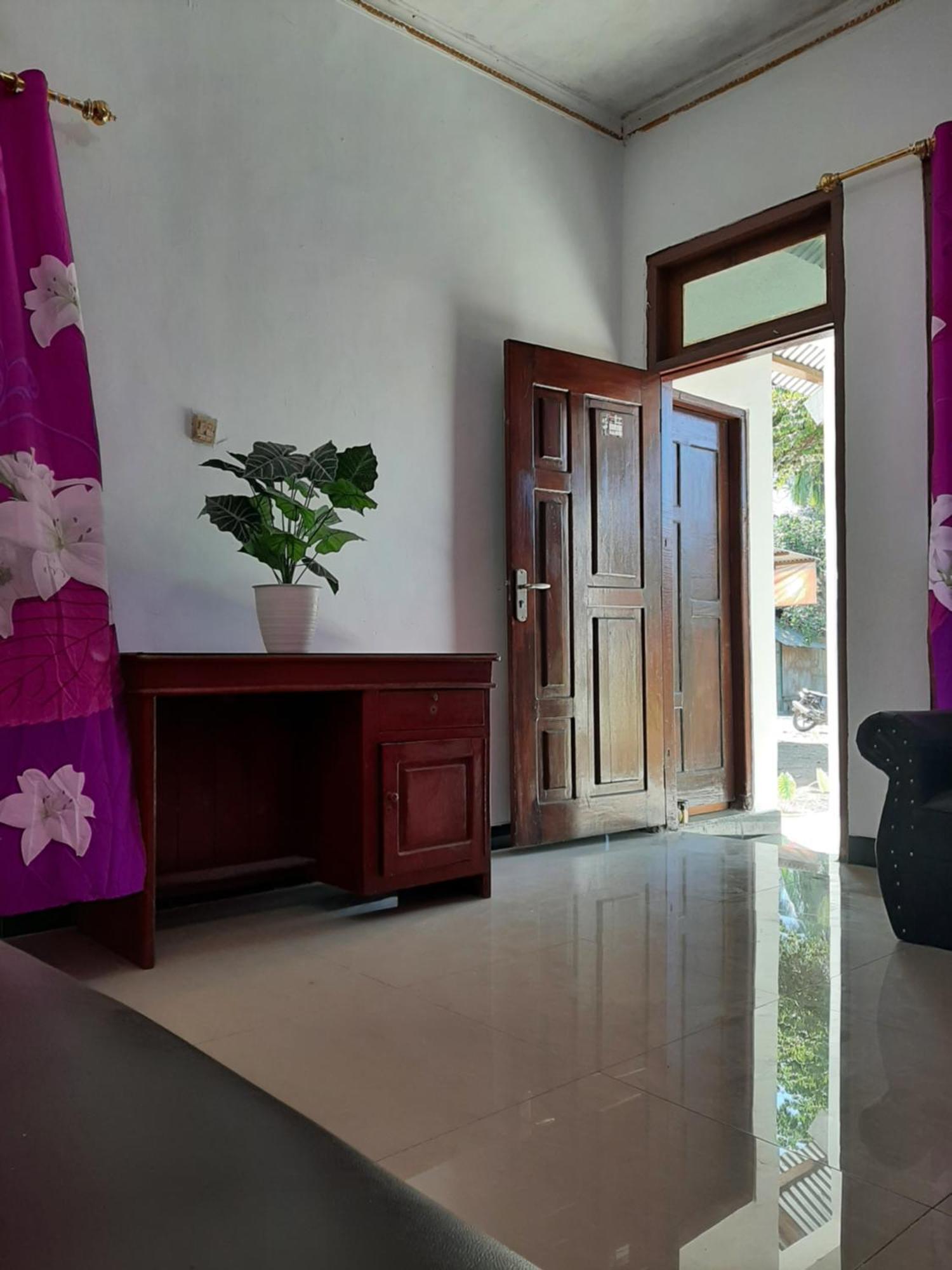 Riung Tiga Empat Tujuh Guesthouse Bagian luar foto