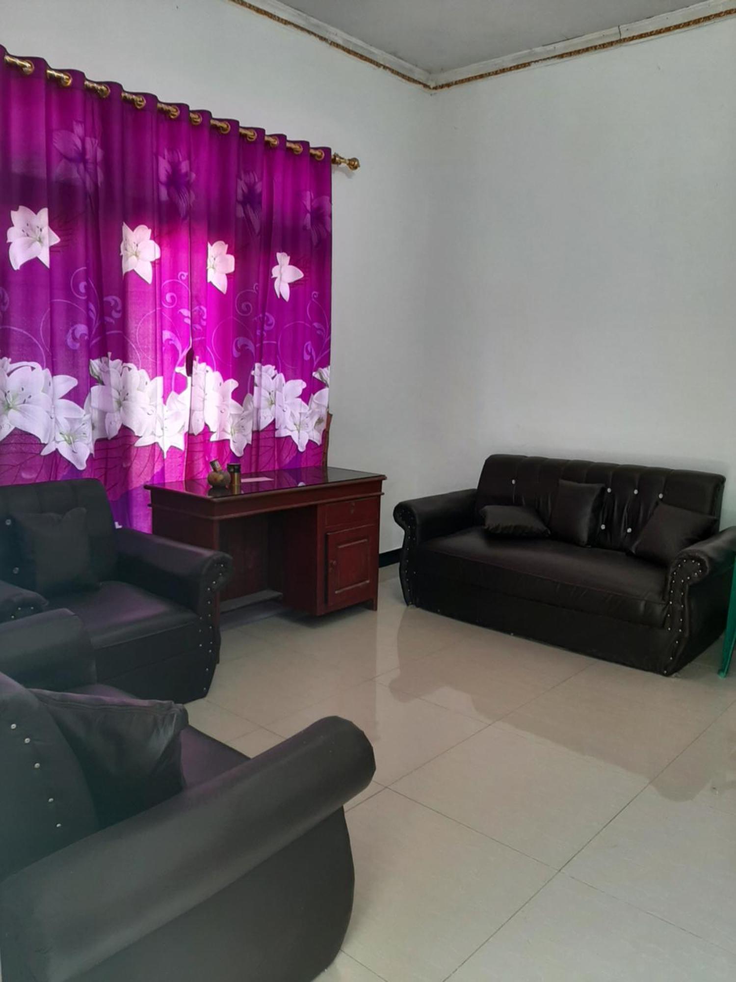 Riung Tiga Empat Tujuh Guesthouse Bagian luar foto