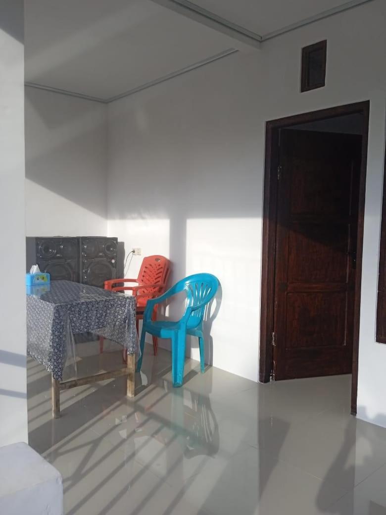 Riung Tiga Empat Tujuh Guesthouse Bagian luar foto